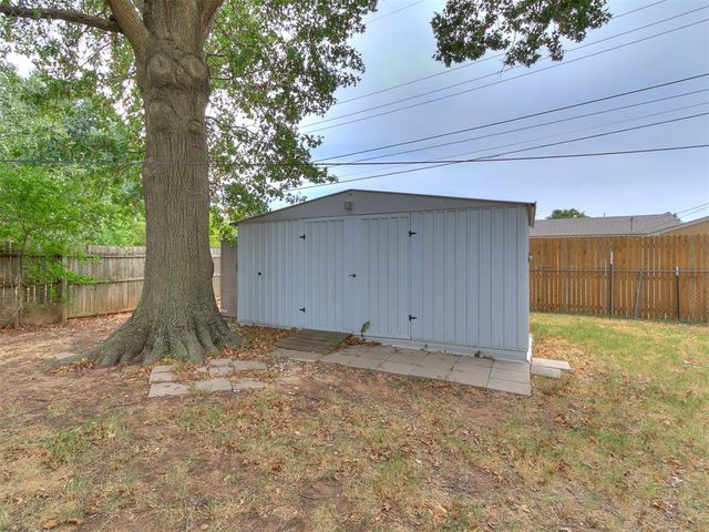210 E Cherry Avenue, Yukon, OK 73099