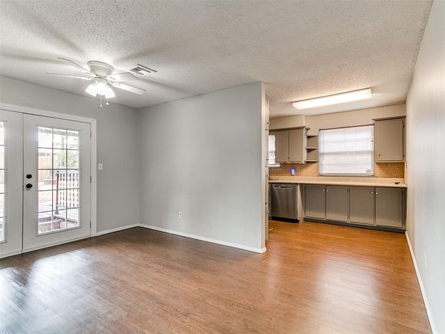 210 E Cherry Avenue, Yukon, OK 73099