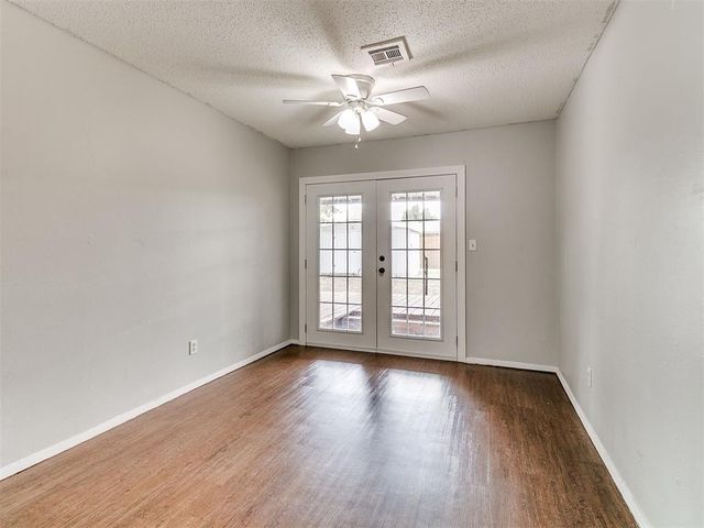 210 E Cherry Avenue, Yukon, OK 73099