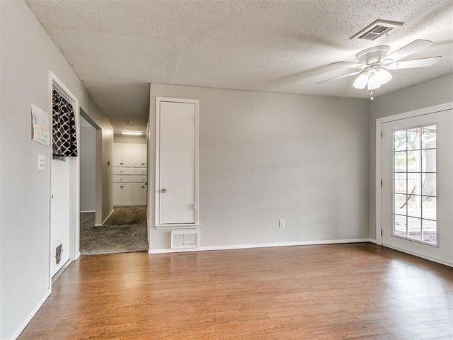 210 E Cherry Avenue, Yukon, OK 73099