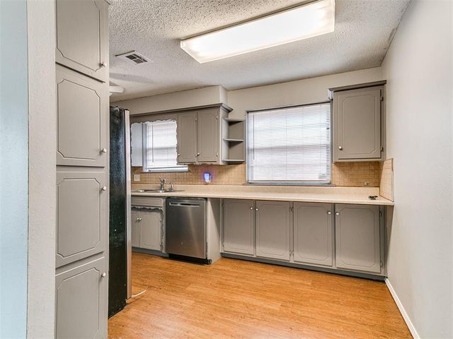 210 E Cherry Avenue, Yukon, OK 73099