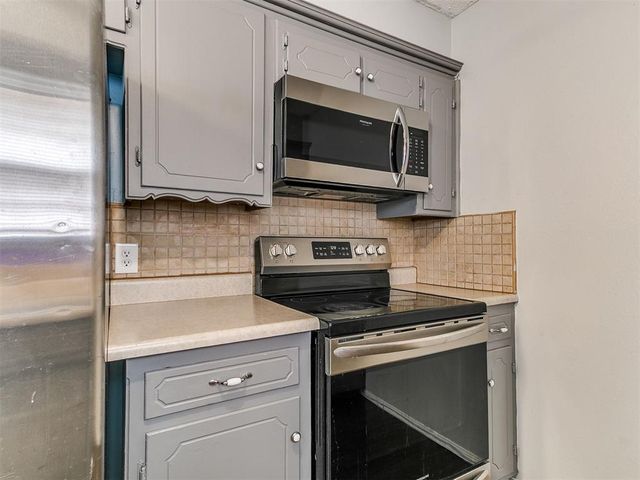 210 E Cherry Avenue, Yukon, OK 73099