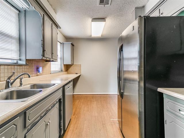 210 E Cherry Avenue, Yukon, OK 73099