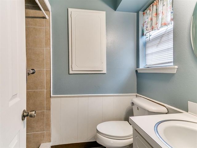 210 E Cherry Avenue, Yukon, OK 73099