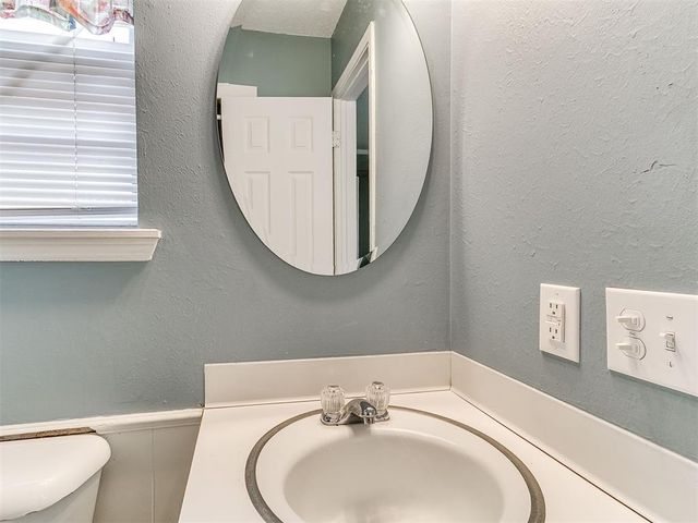 210 E Cherry Avenue, Yukon, OK 73099