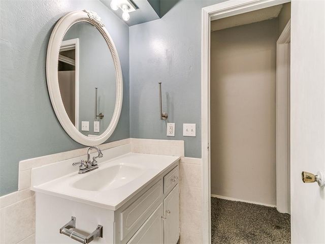 210 E Cherry Avenue, Yukon, OK 73099