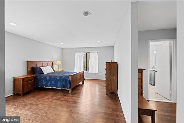 2519 OAKENSHIELD DR, Rockville, MD 20854