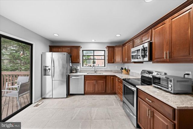 2519 OAKENSHIELD DR, Rockville, MD 20854