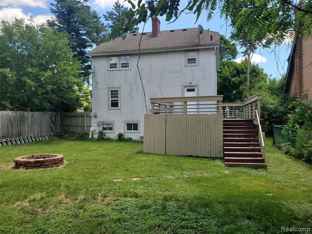 358 W Iroquois Road, Pontiac, MI 48341