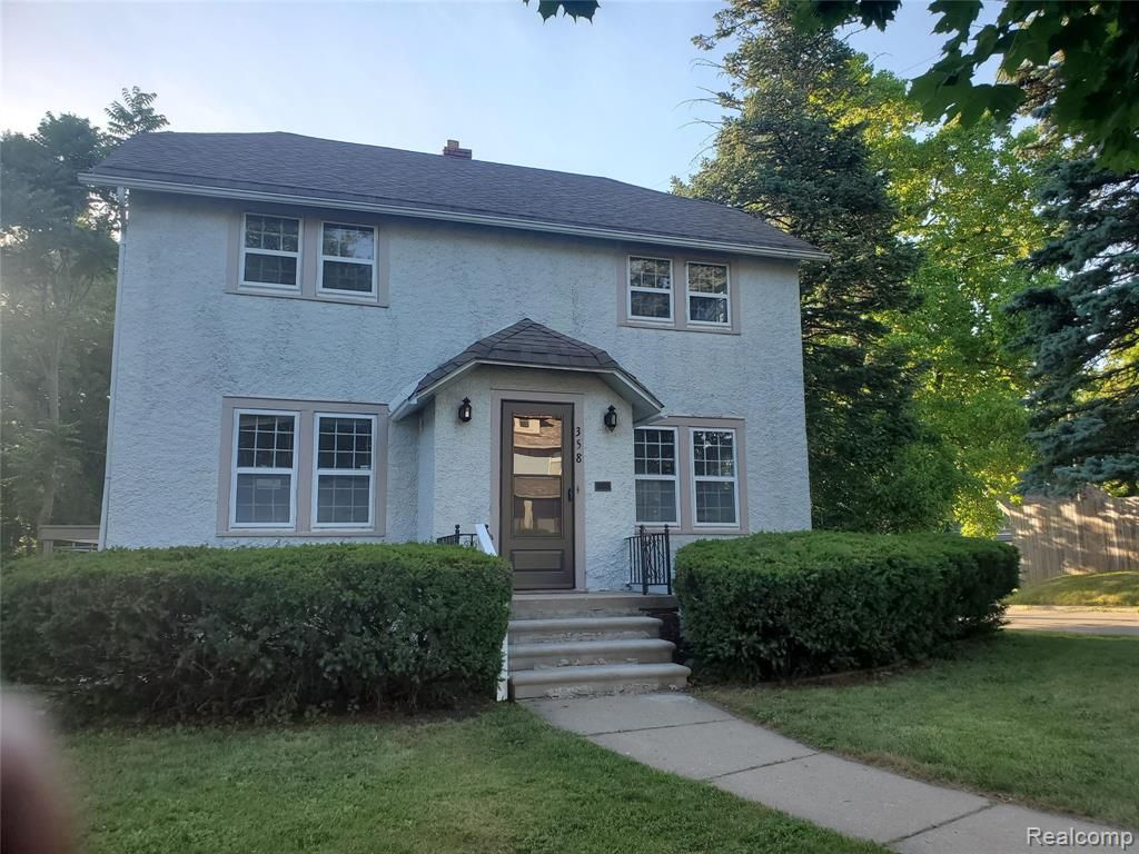 358 W Iroquois Road, Pontiac, MI 48341