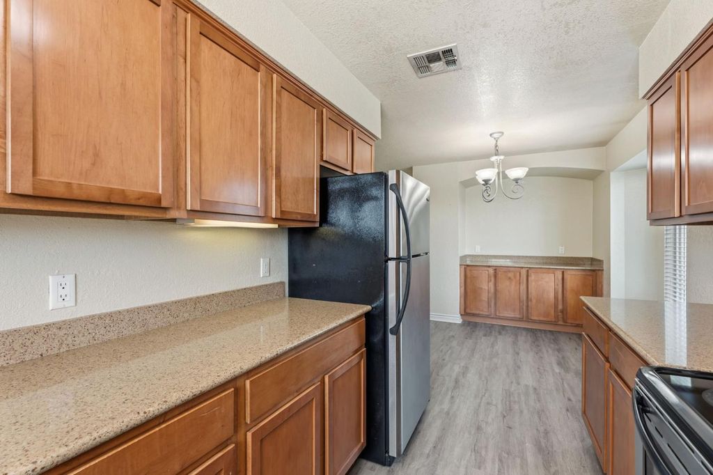 Image 10 of property listing at 3739 W Bullard Avenue # 219, Fresno, CA 93711