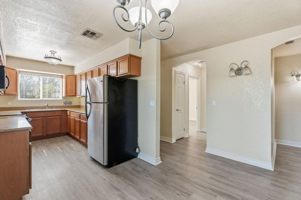 Image 12 of property listing at 3739 W Bullard Avenue # 219, Fresno, CA 93711