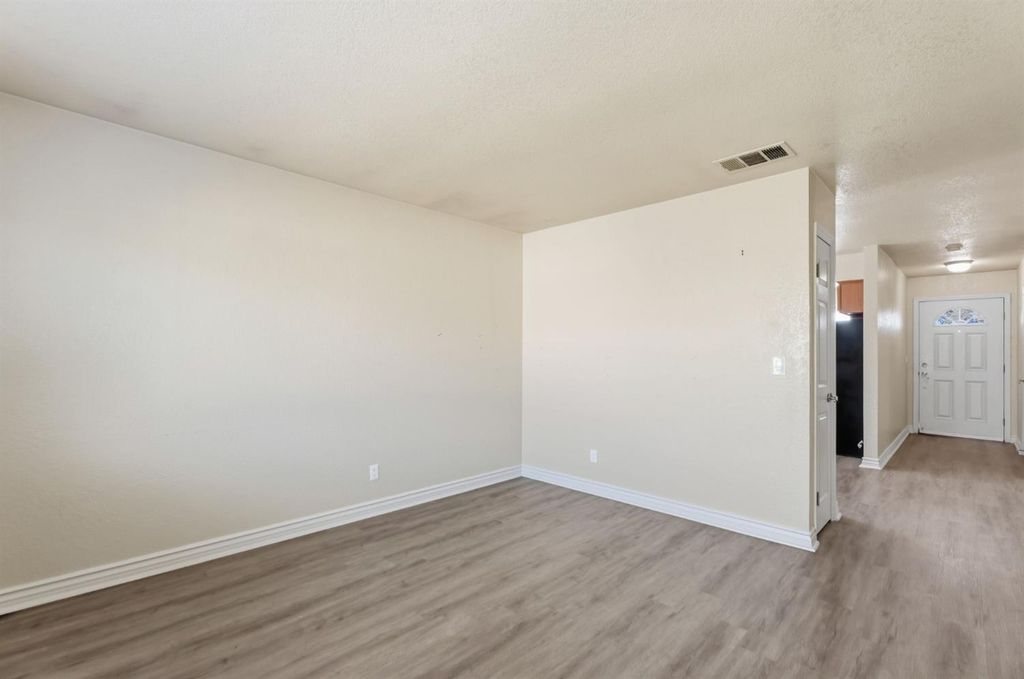 Image 16 of property listing at 3739 W Bullard Avenue # 219, Fresno, CA 93711