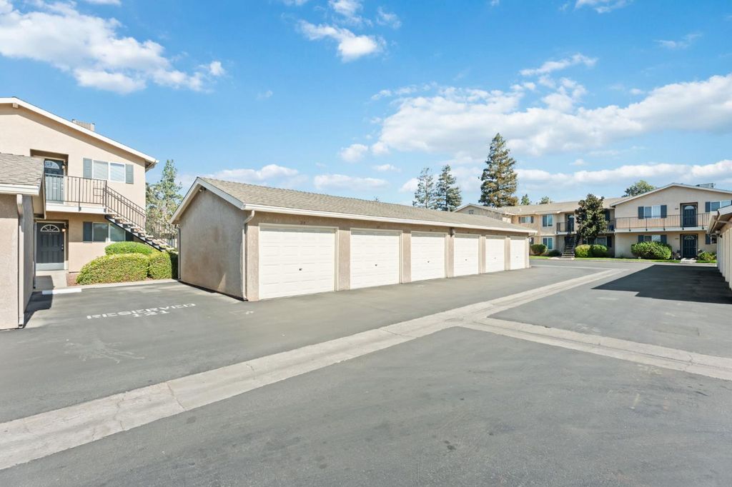 Image 25 of property listing at 3739 W Bullard Avenue # 219, Fresno, CA 93711