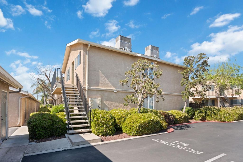 Image 4 of property listing at 3739 W Bullard Avenue # 219, Fresno, CA 93711