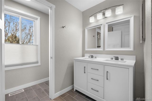 15083 E 43rd Avenue, Denver, CO 80239