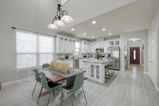 10 Canterborough Place, Tomball, TX 77375