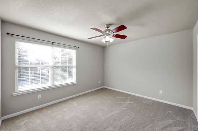 10 Canterborough Place, Tomball, TX 77375