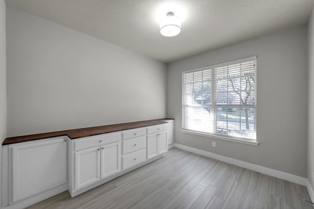 10 Canterborough Place, Tomball, TX 77375