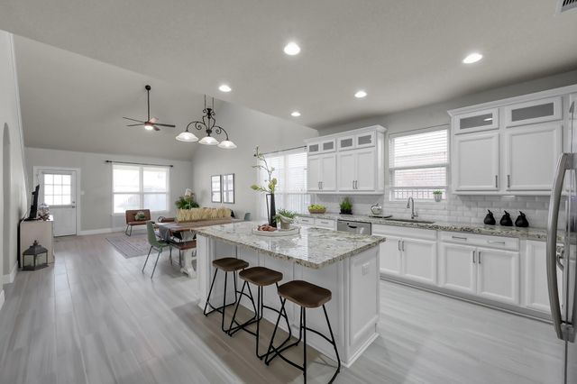 10 Canterborough Place, Tomball, TX 77375