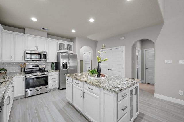 10 Canterborough Place, Tomball, TX 77375