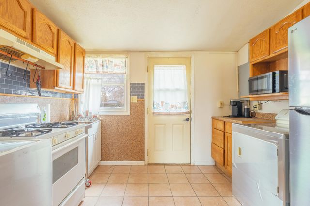 241 N 26th Street, Springfield, MI 49037