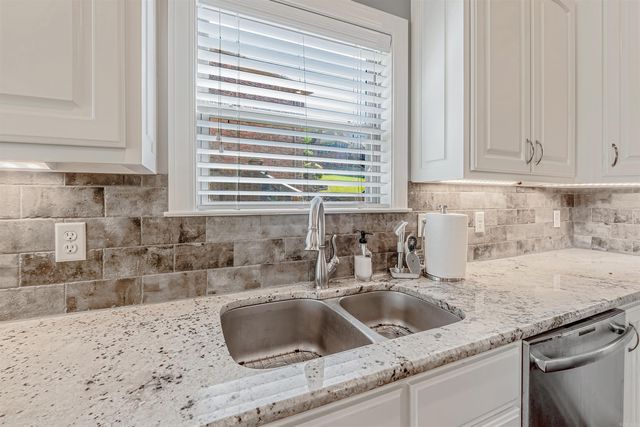 6 Commentry Drive, Little Rock, AR 72223