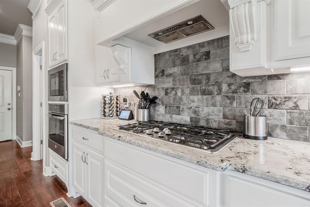 6 Commentry Drive, Little Rock, AR 72223