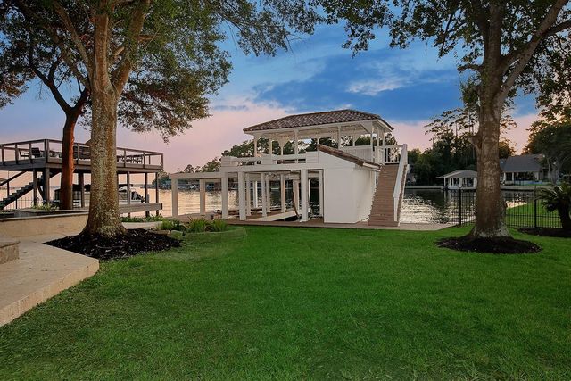 12412 Lake Vista Drive, Willis, TX 77318