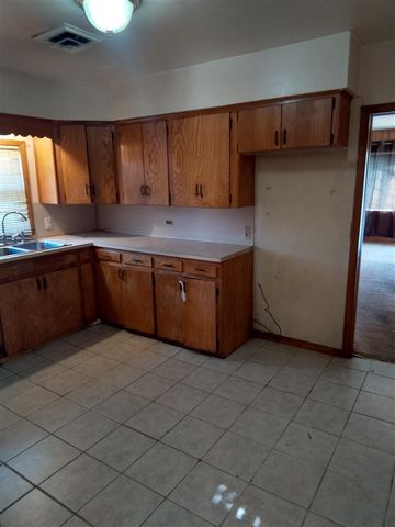 1616 SW Jefferson Ave, Lawton, OK 73501