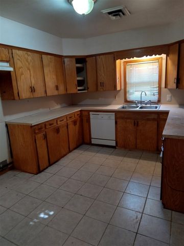 1616 SW Jefferson Ave, Lawton, OK 73501