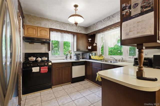 2 Mallard Drive, West Nyack, NY 10994