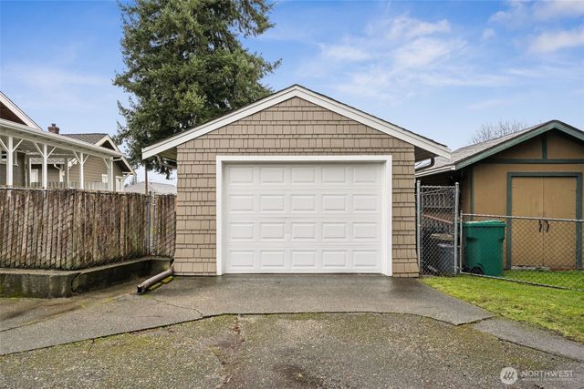 1829 Washington Avenue, Enumclaw, WA 98022