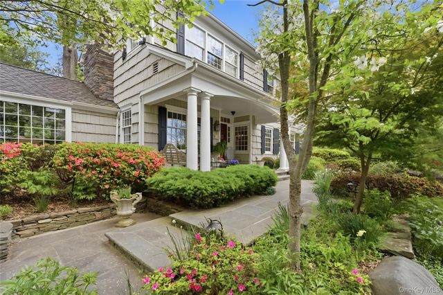 21 N Timberbrook Road, Fort Salonga, NY 11768
