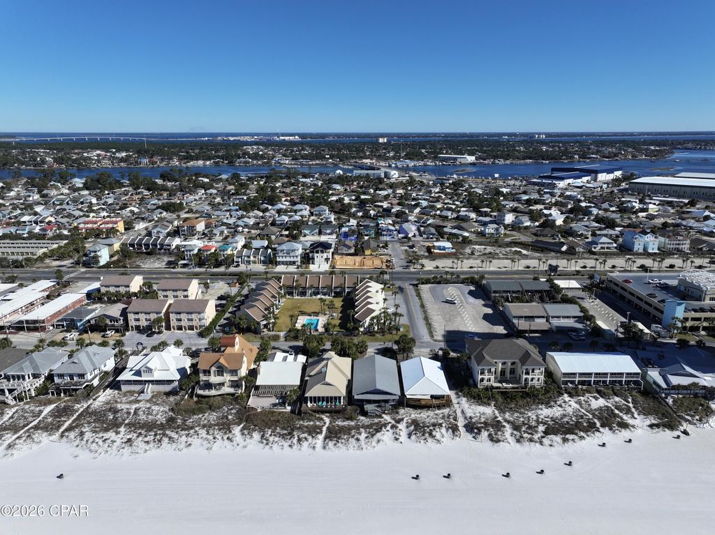 Image 5 of property listing at 5233 Thomas Drive, Panama City Beach, FL 32408