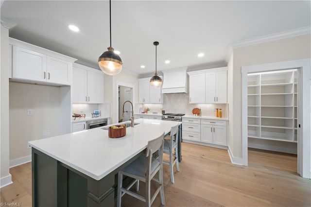 293 Old Heritage Drive, Winston-salem, NC 27107