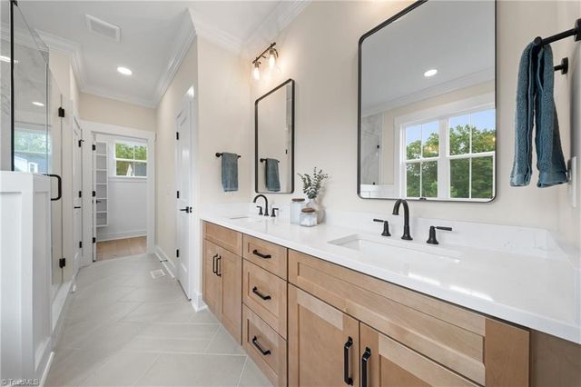 293 Old Heritage Drive, Winston-salem, NC 27107