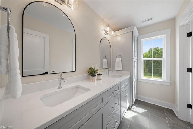 293 Old Heritage Drive, Winston-salem, NC 27107