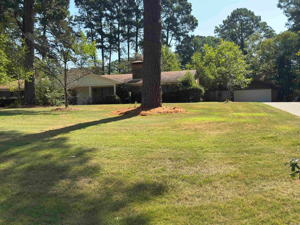 123 Berg Avenue, Camden, AR 71701