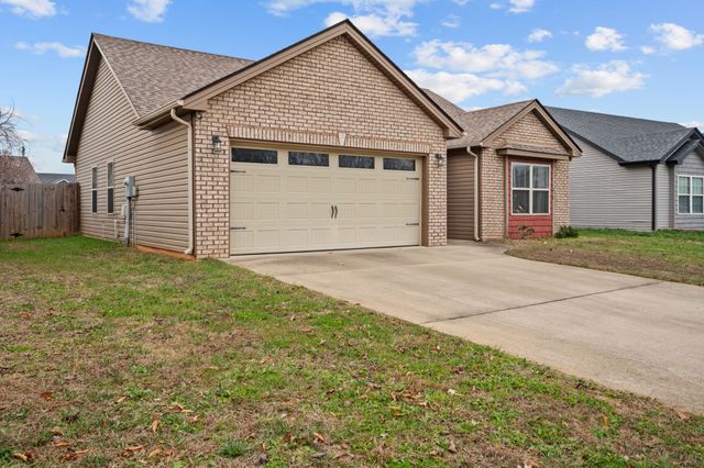 240 Azalea Dr, Oak Grove, KY 42262