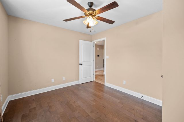 240 Azalea Dr, Oak Grove, KY 42262