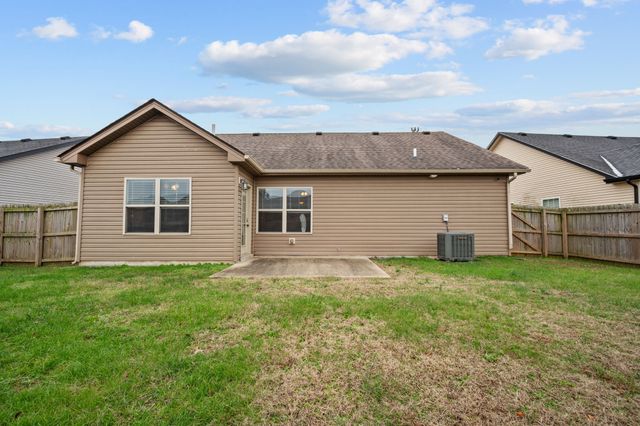 240 Azalea Dr, Oak Grove, KY 42262