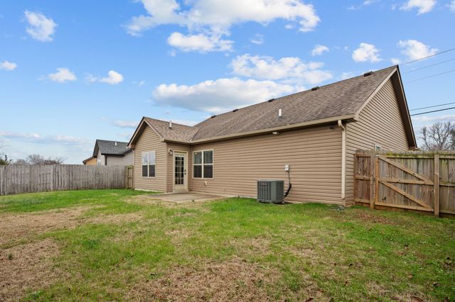 240 Azalea Dr, Oak Grove, KY 42262