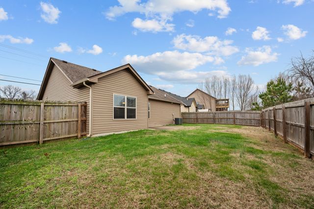 240 Azalea Dr, Oak Grove, KY 42262