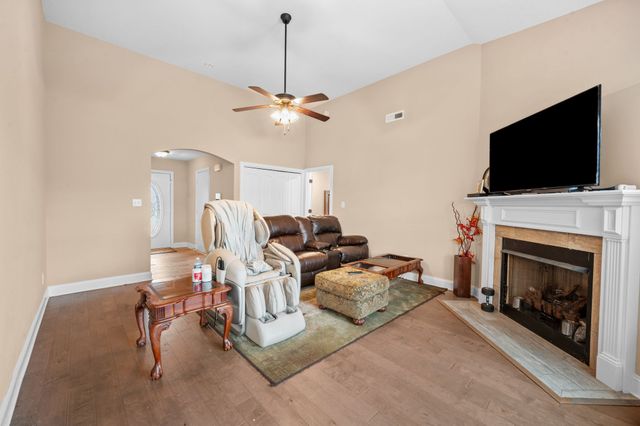 240 Azalea Dr, Oak Grove, KY 42262