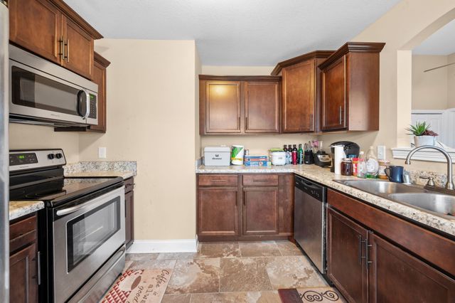 240 Azalea Dr, Oak Grove, KY 42262