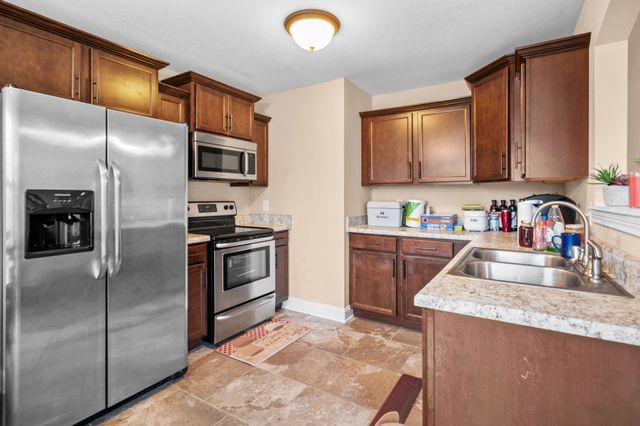 240 Azalea Dr, Oak Grove, KY 42262