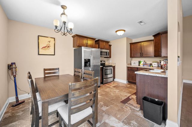 240 Azalea Dr, Oak Grove, KY 42262