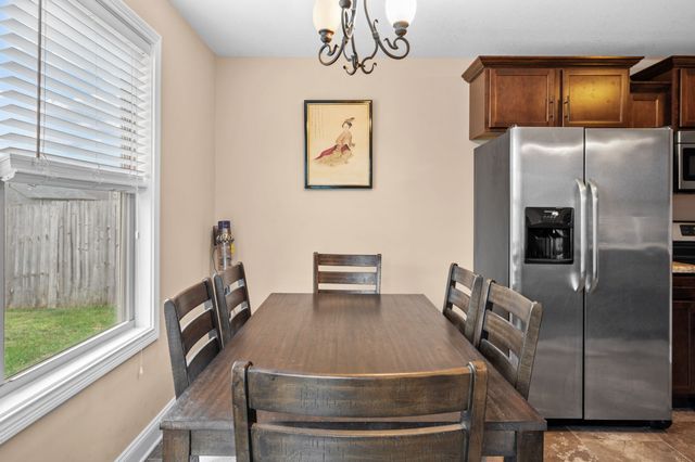 240 Azalea Dr, Oak Grove, KY 42262