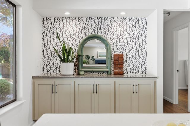 727 Cindy Ln, Petaluma, CA 94952